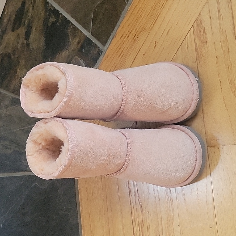 Toddler size 9 light pink Ugg Boots